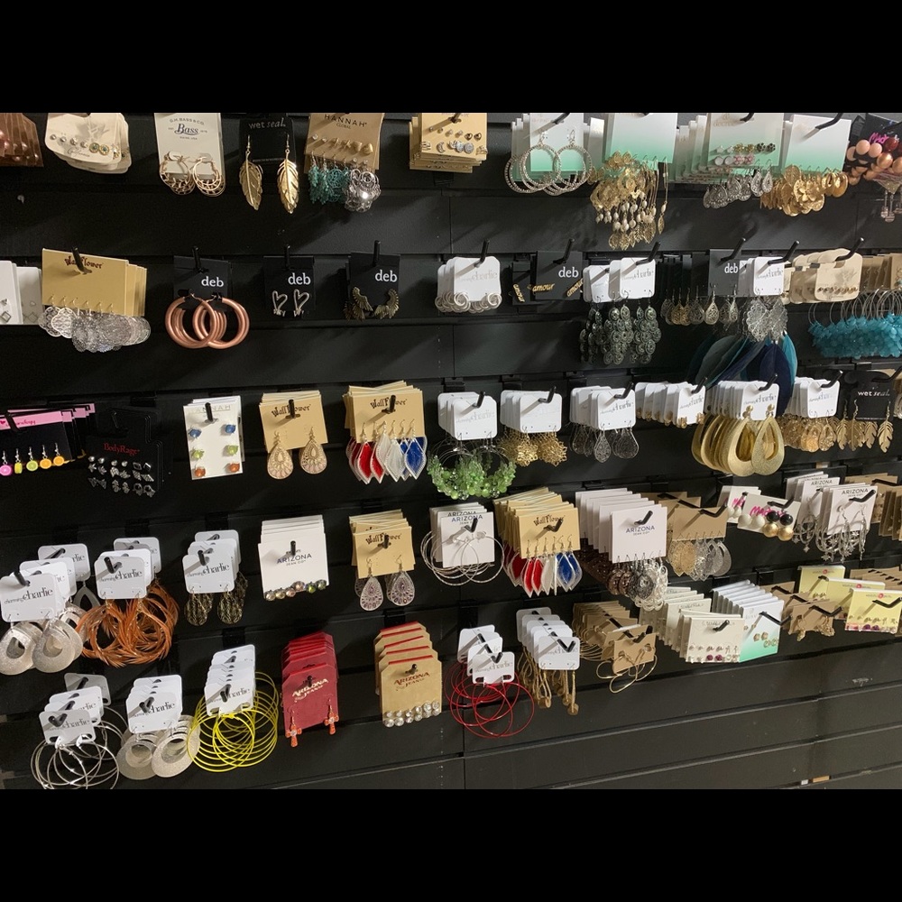 NWT fashion jewelry earrings lot of 20 wholesale